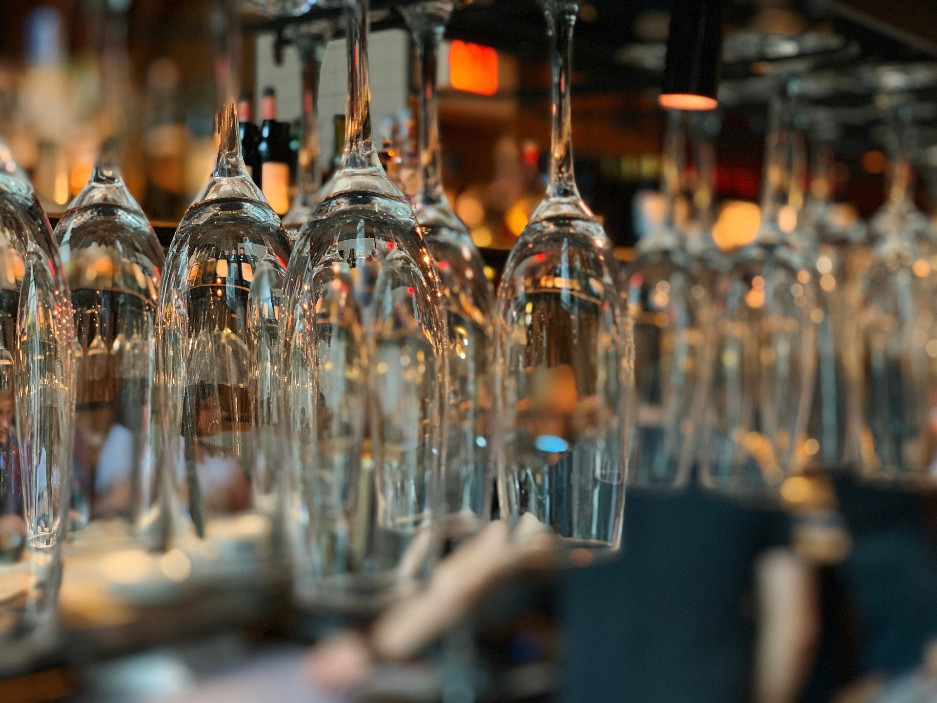 Accueil__clean-champagne-glasses-hanging-upside-down-on-a-w-2026-03-16-22-55-29-utc--1-